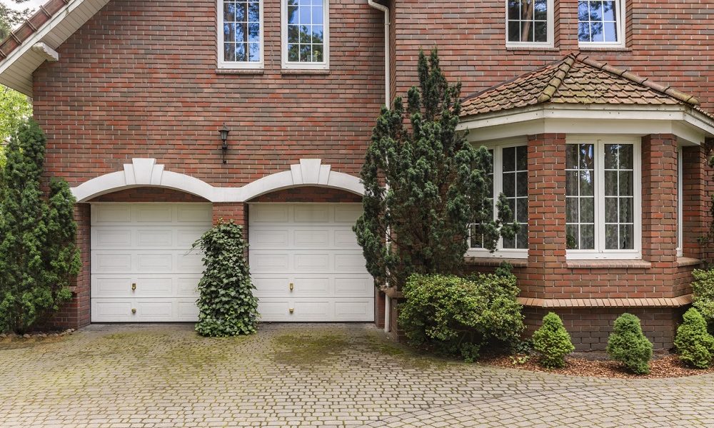 Transforming Your Home’s Exterior: The Advantages of House Rendering for Aesthetics and Protection